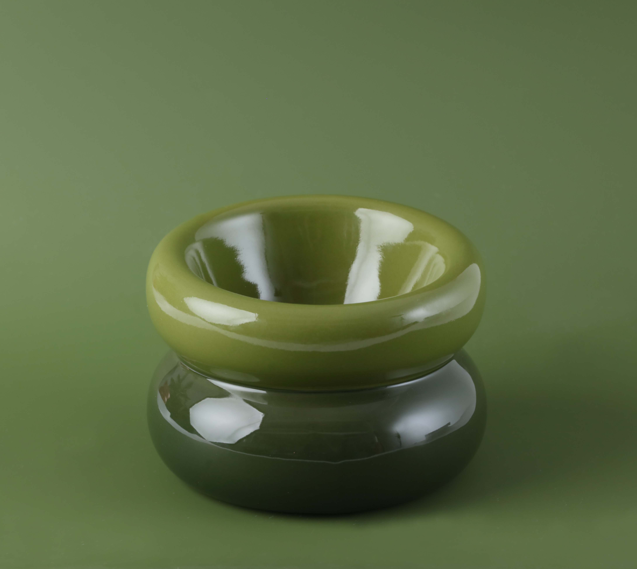 Elevated Soufflé Pet Bowl – Anti-Slip Ceramic Design (Avocado Green)