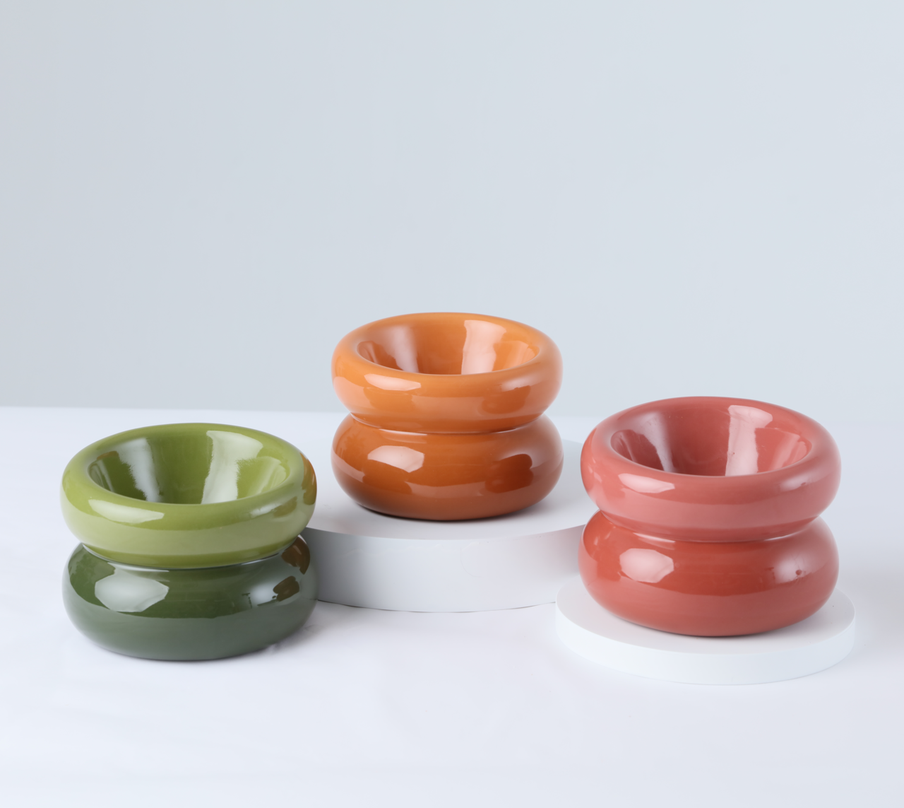 Elevated Soufflé Pet Bowl – Anti-Slip Ceramic Design (Avocado Green)