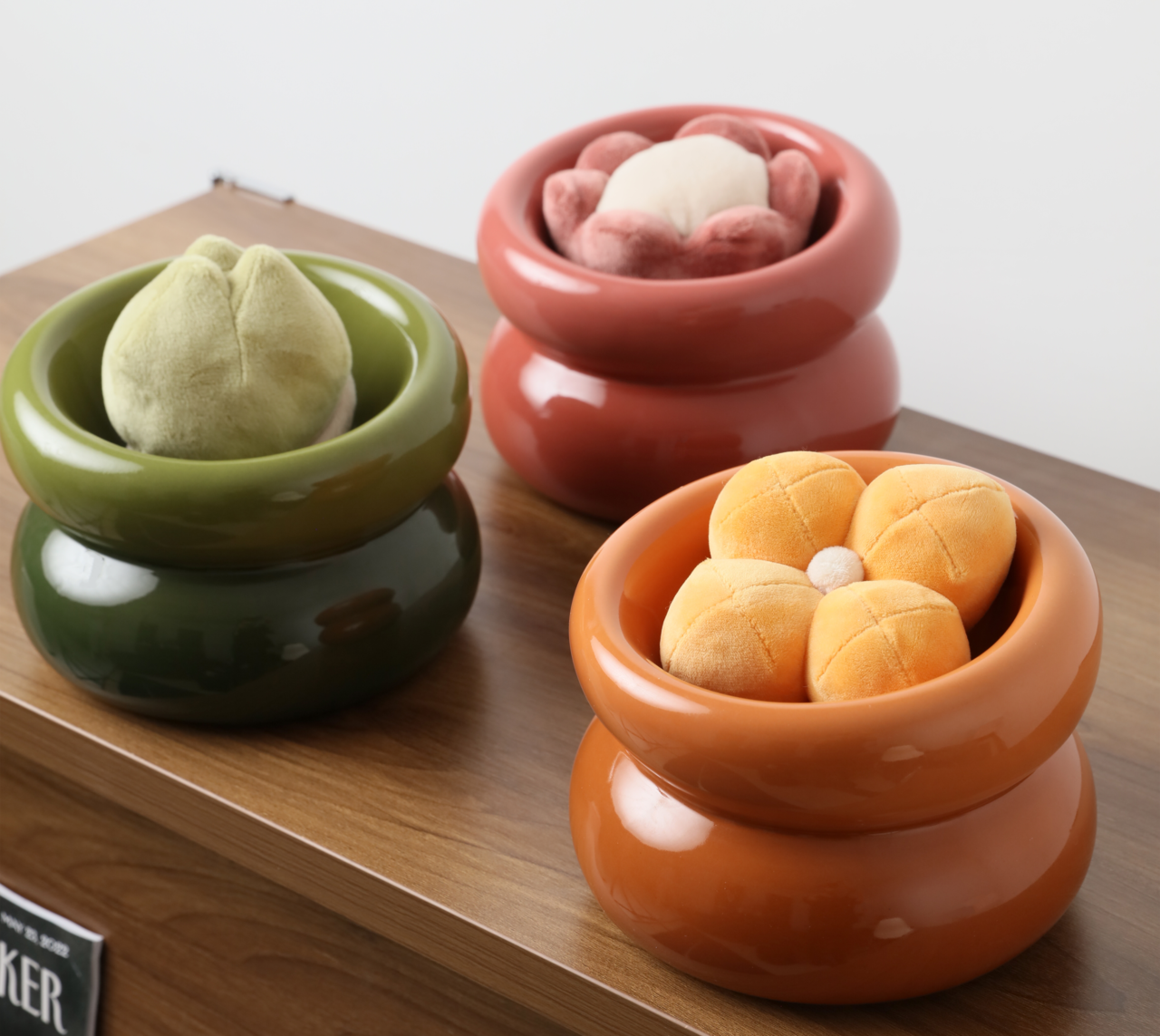 Elevated Soufflé Pet Bowl – Anti-Slip Ceramic Design (Amber Orange)